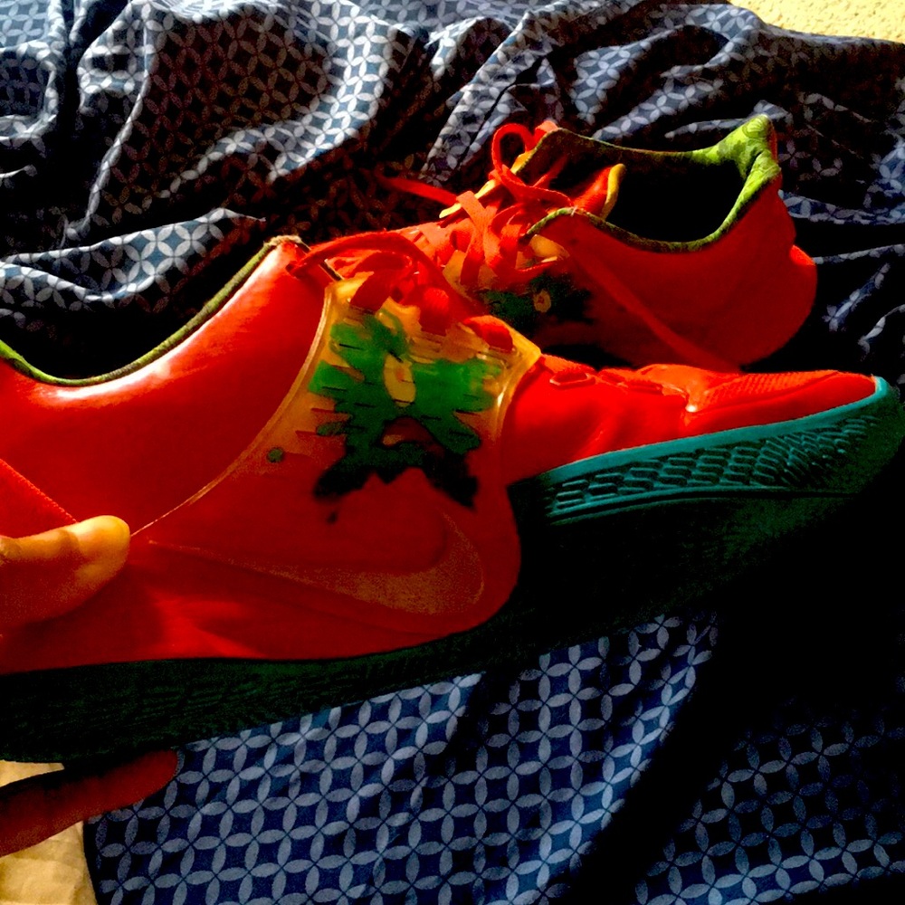 Kyrie Irving krusty Krab edition size 10